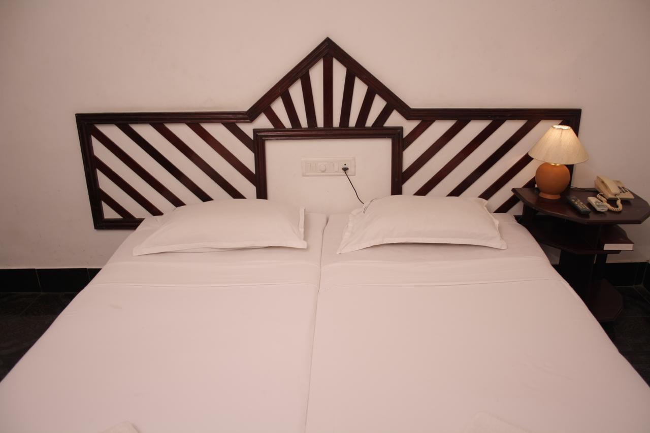 Raja Hotel コーバラム エクステリア 写真